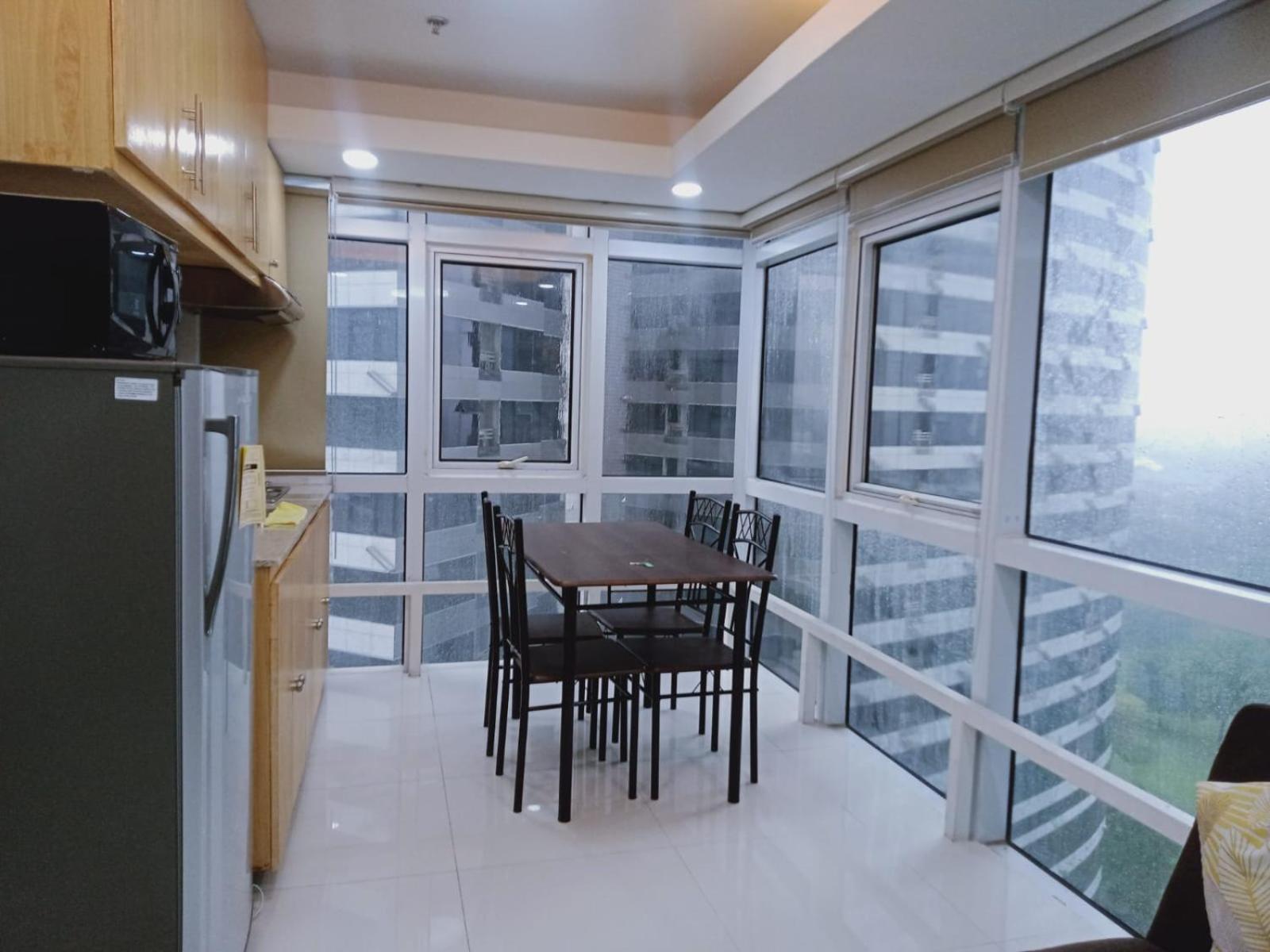 מנילה 2 Bedrooms Units Forbes Area 5Th Avenue Bgc Center מראה חיצוני תמונה